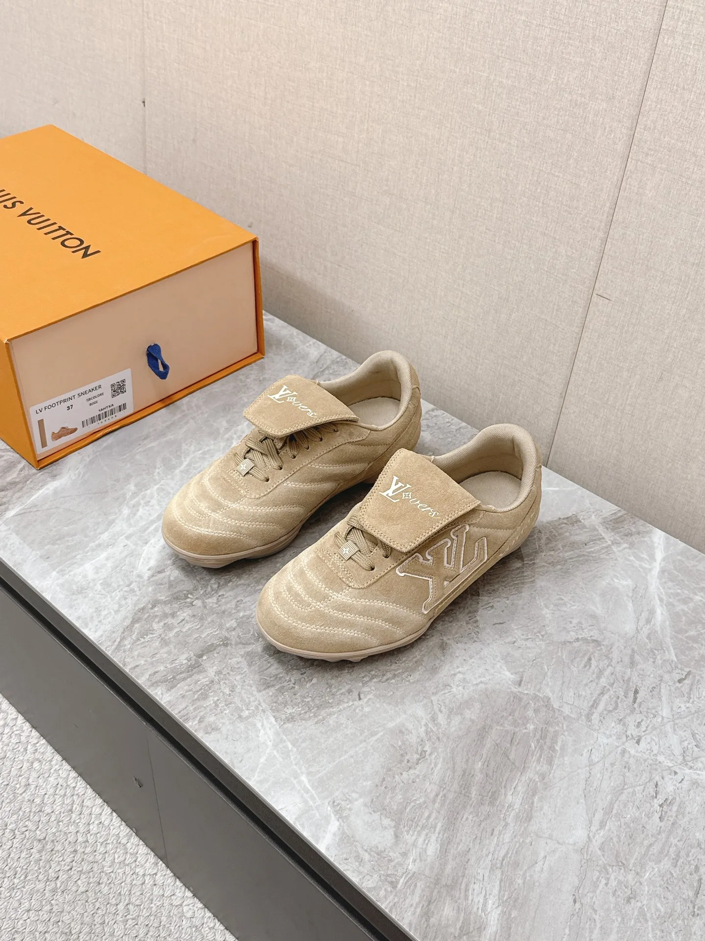 LV 最新Footprint系列 情侣款足球运动鞋