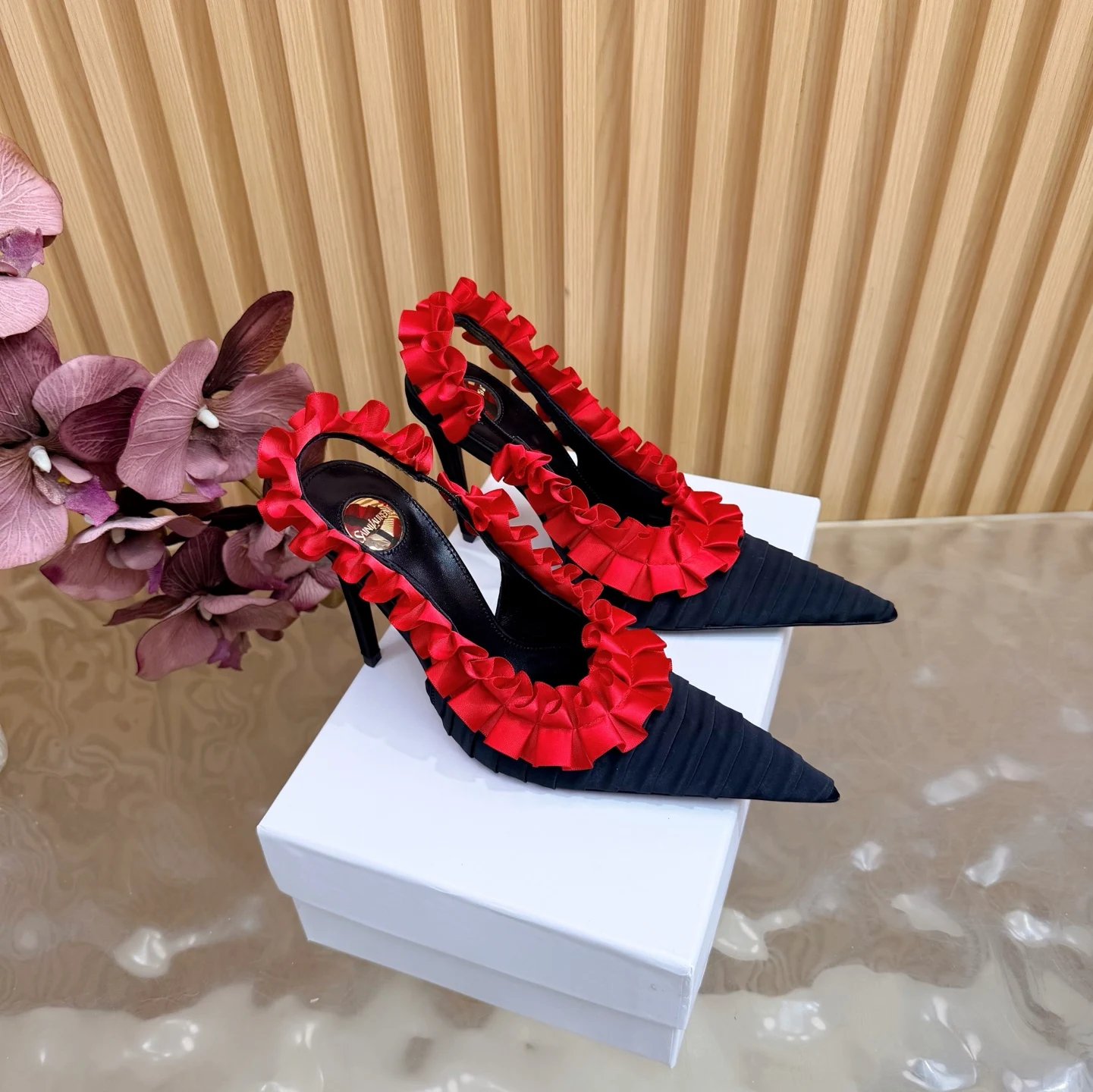 圣罗兰 圣罗兰Lee真丝 开花尖头高跟鞋