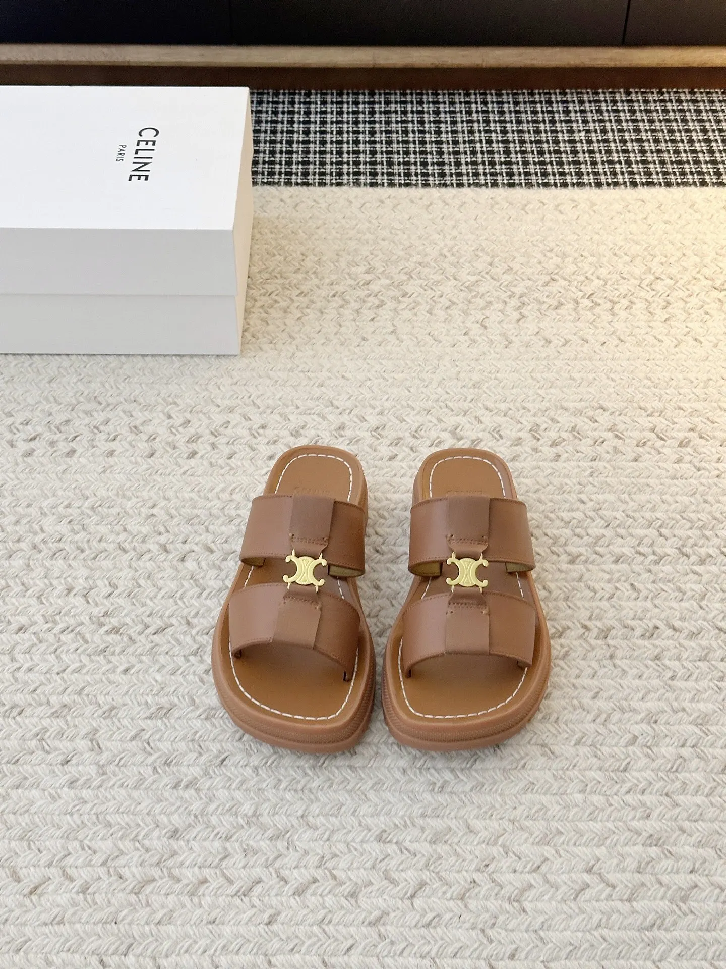 赛琳 新品思琳复古罗马小牛皮凉鞋 赛琳 新品思琳复古罗马小牛皮凉鞋