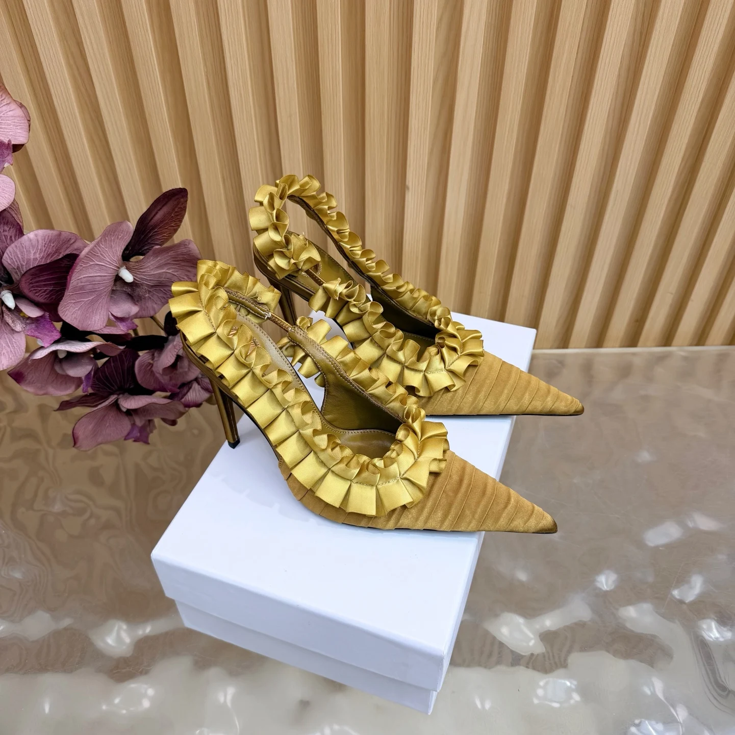 圣罗兰 圣罗兰Lee真丝 开花尖头高跟鞋