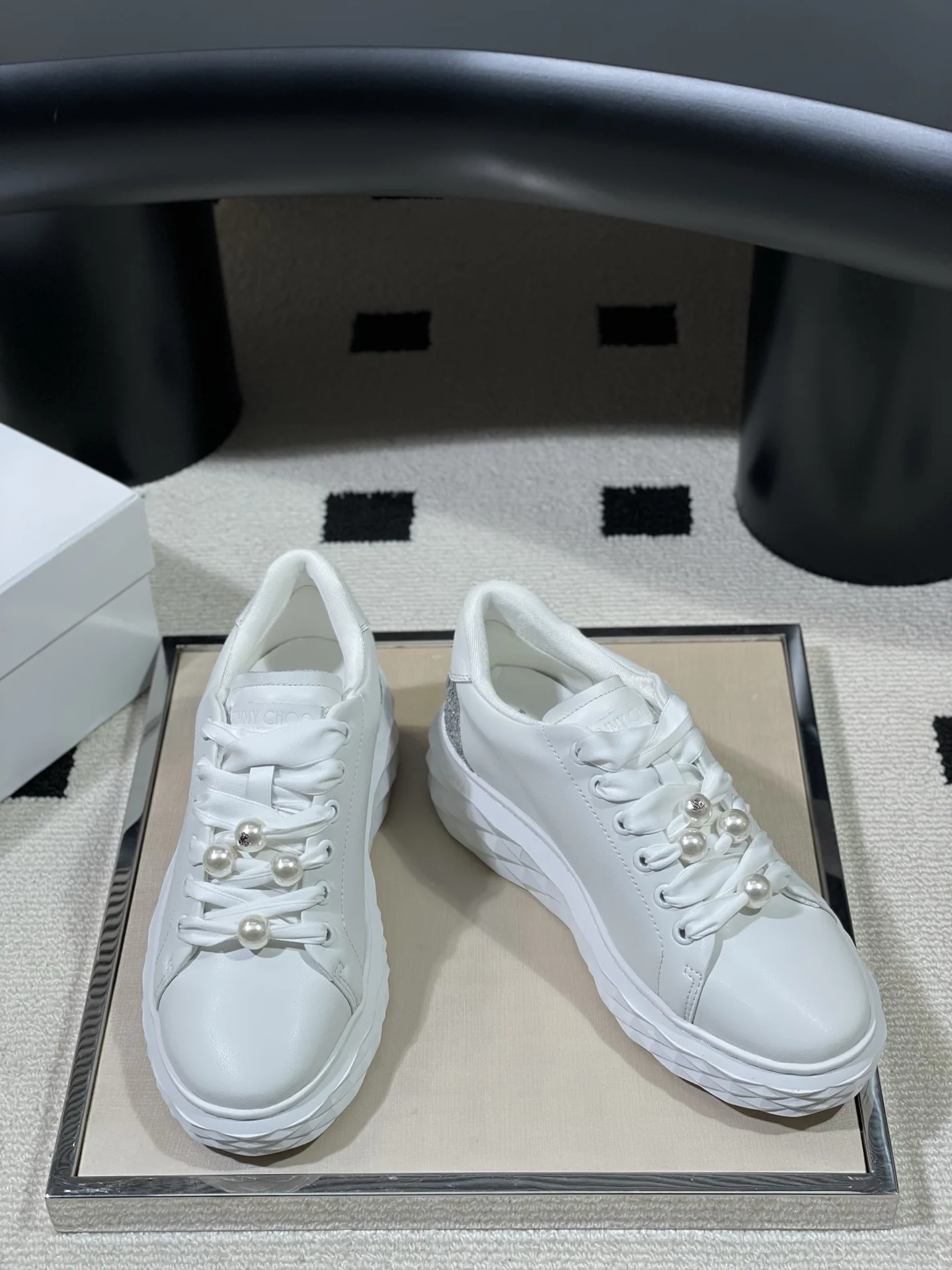 JimmyChoo 26s Spring/Summer New Round Toe Platform Rhinestone Bow White Sneakers