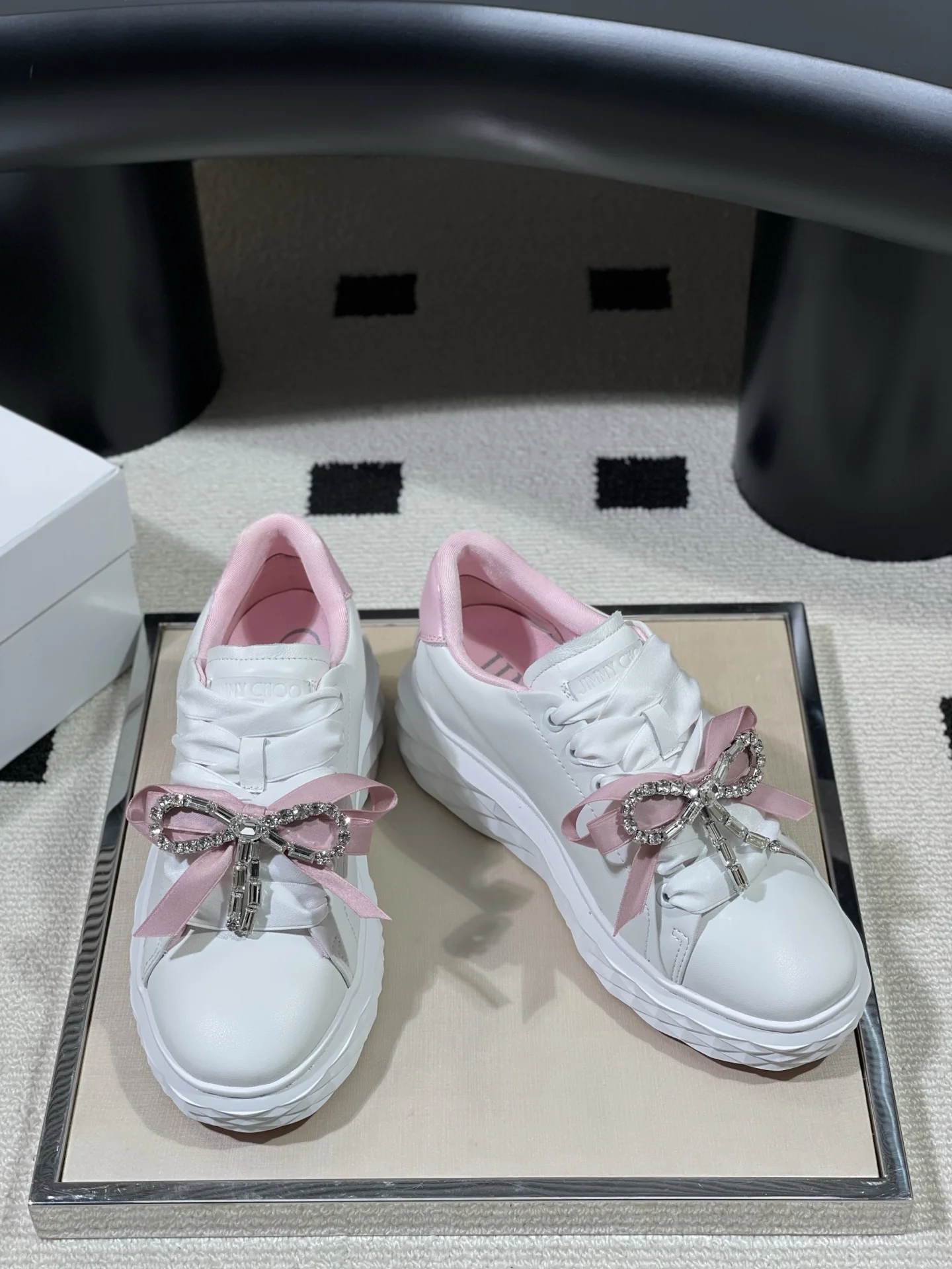 JimmyChoo 26s Spring/Summer New Round Toe Platform Rhinestone Bow White Sneakers