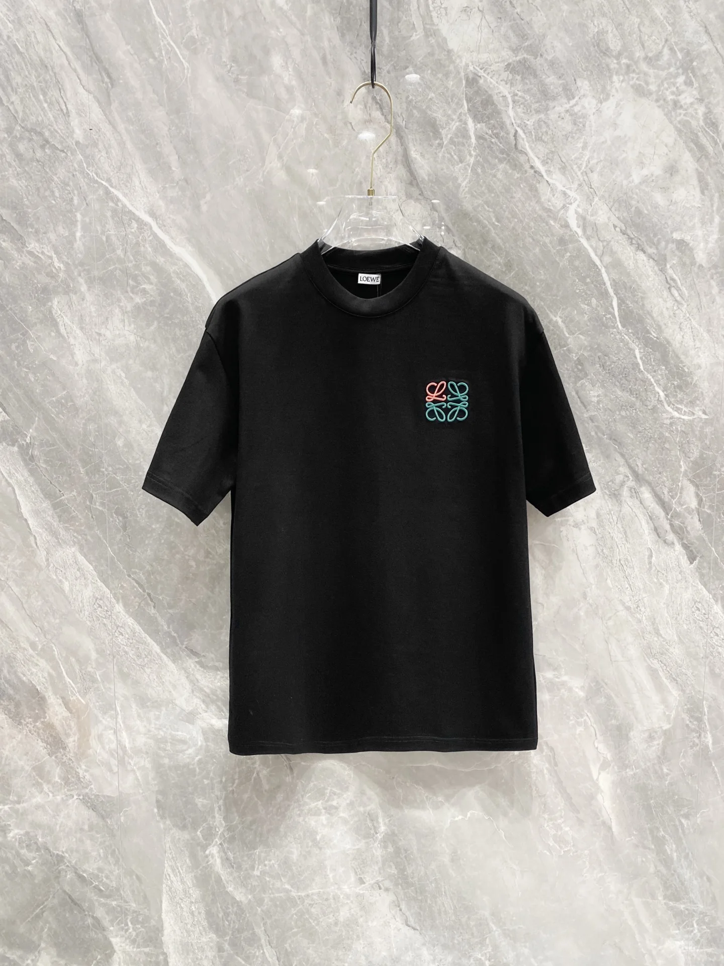Loewe 2025 Spring/Summer New Collection Debut - Latest Boutique Short-Sleeve Crew Neck T-Shirt Loewe 2025 Spring/Summer New Collection Debut - Latest Boutique Short-Sleeve Crew Neck T-Shirt