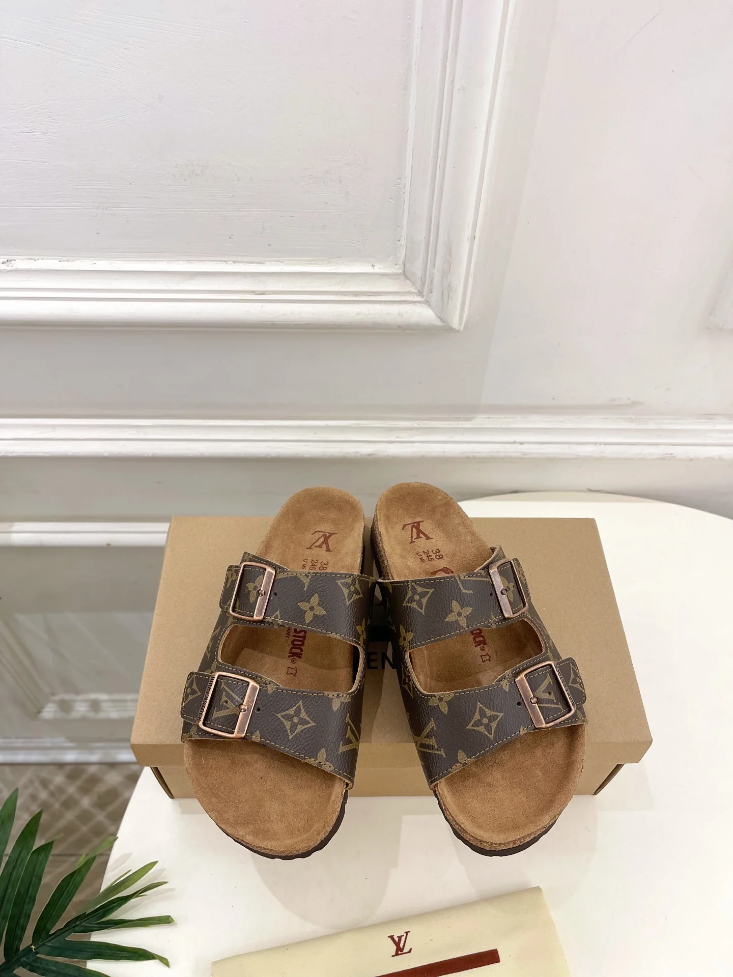 LV 2026春夏新品 顶级勃肯沙滩 拖鞋