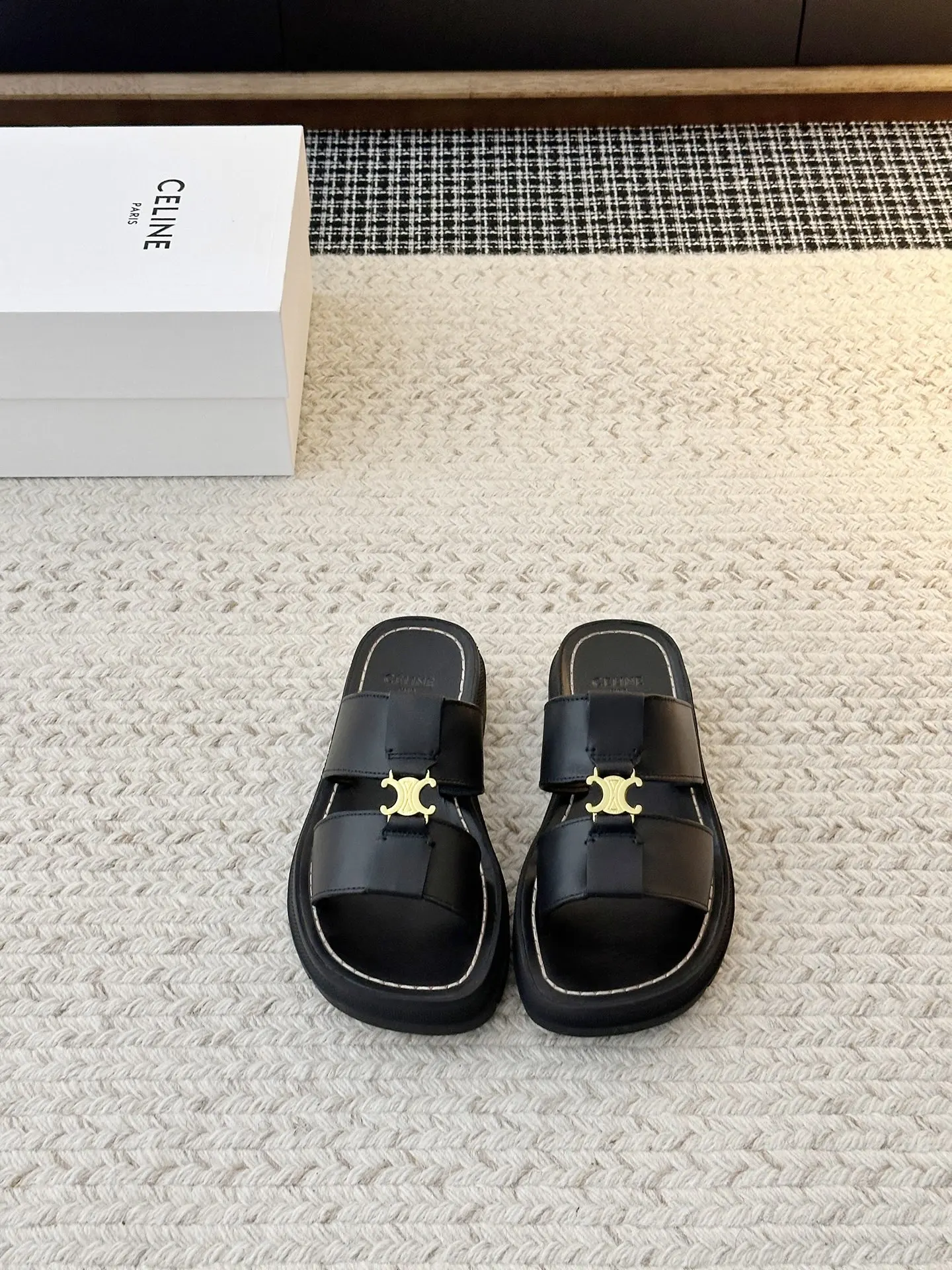 赛琳 新品思琳复古罗马小牛皮凉鞋