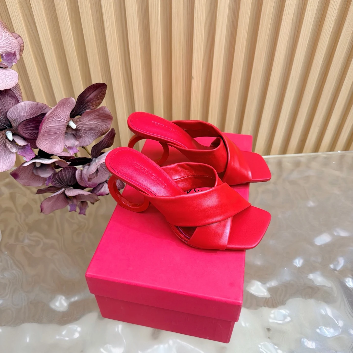 菲拉格慕 春夏新品意大利进口真皮凉鞋