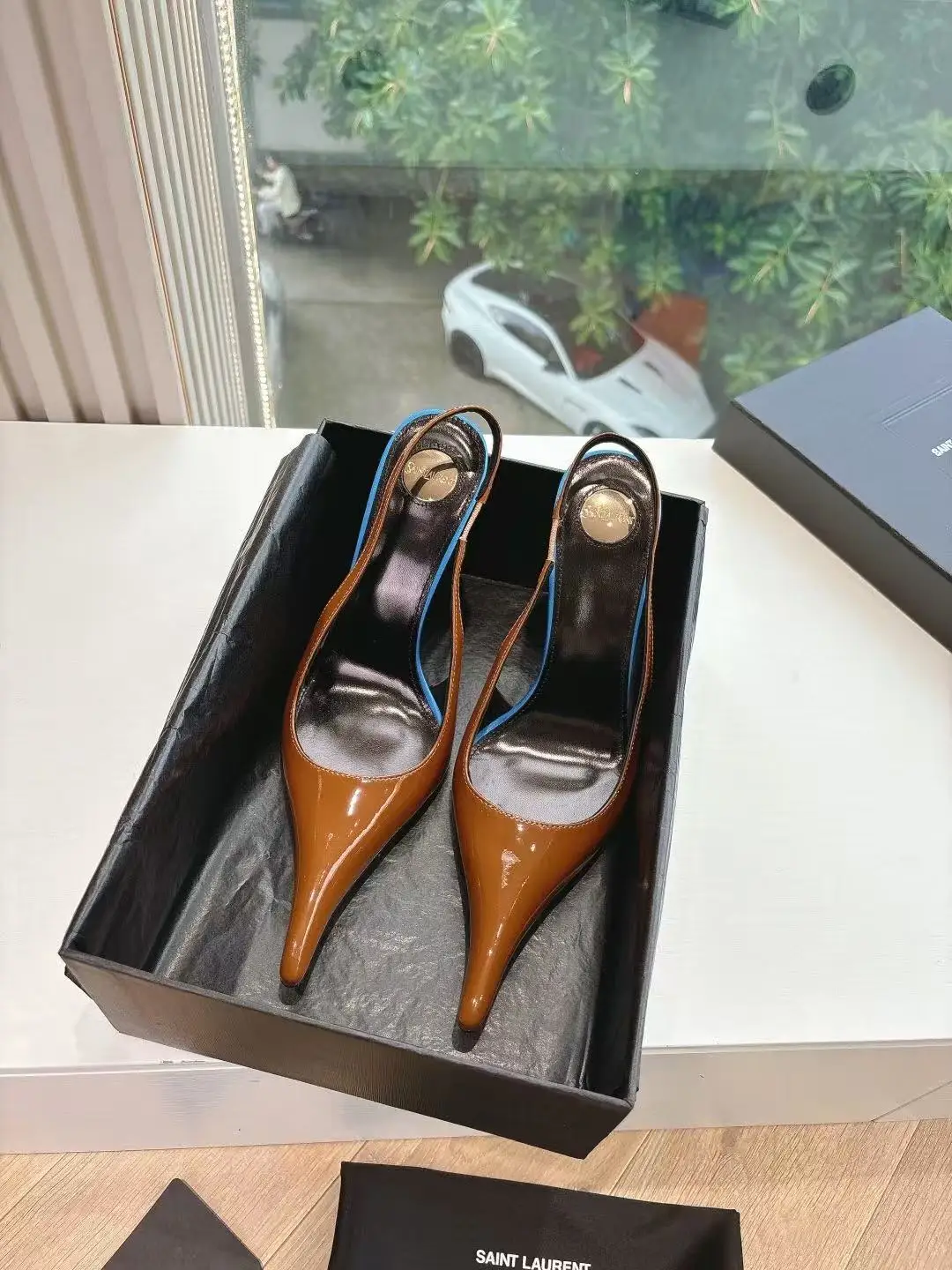 圣罗兰 Lee金属钻链条尖头高跟鞋