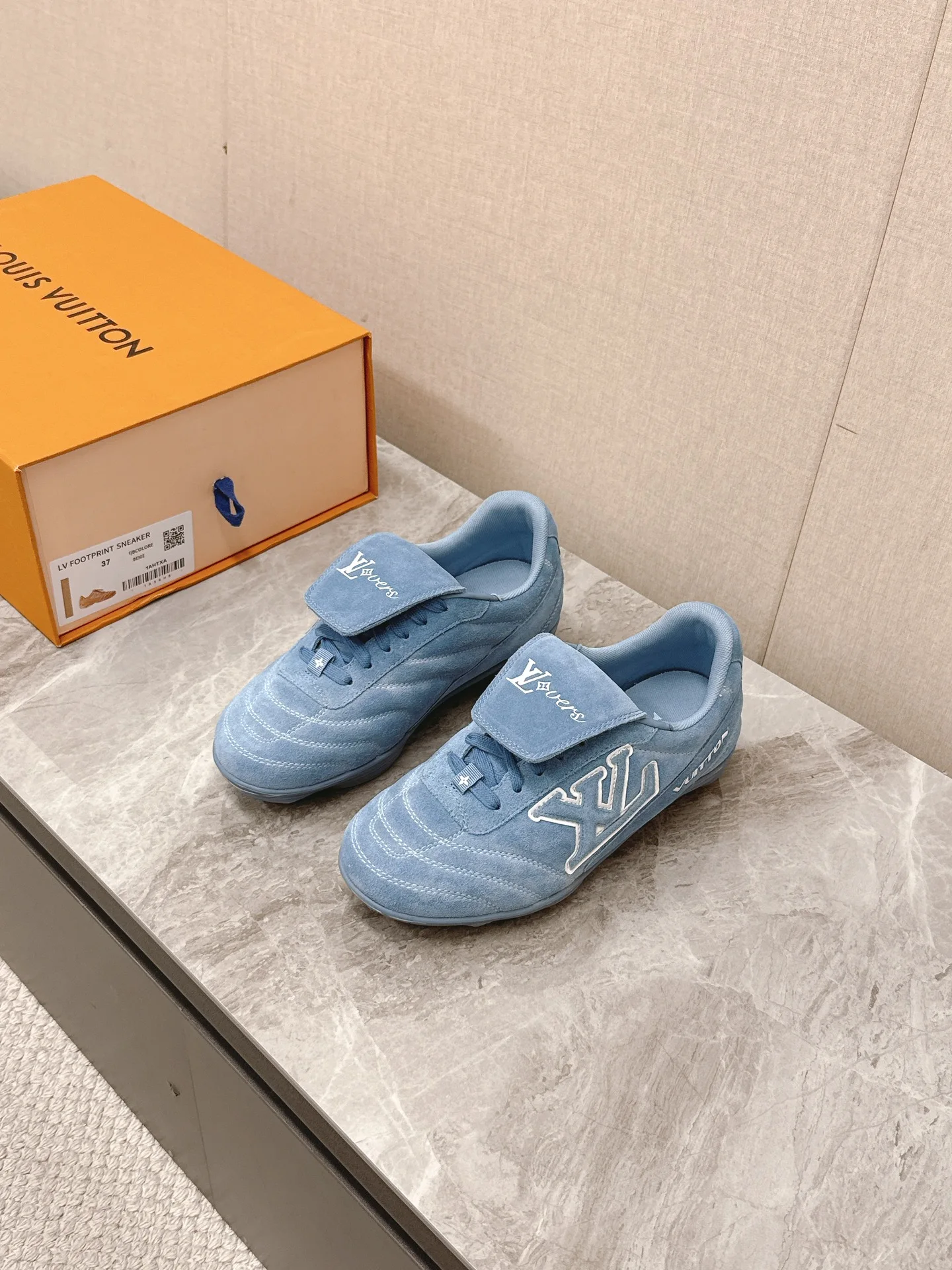 LV 最新Footprint系列 情侣款足球运动鞋