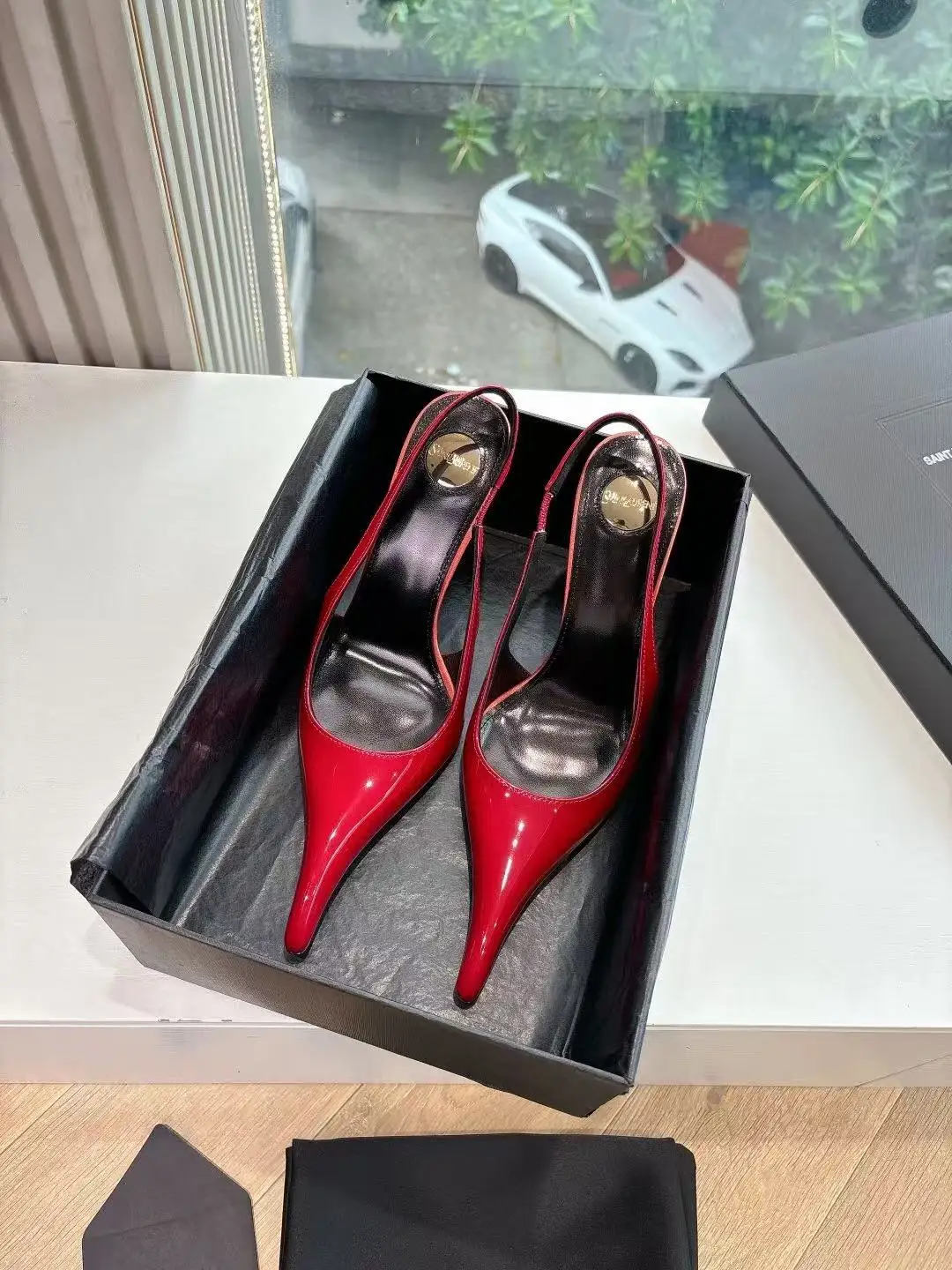 圣罗兰 Lee金属钻链条尖头高跟鞋