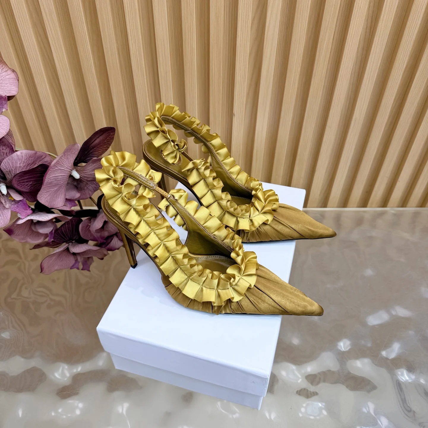 圣罗兰 圣罗兰Lee真丝 开花尖头高跟鞋