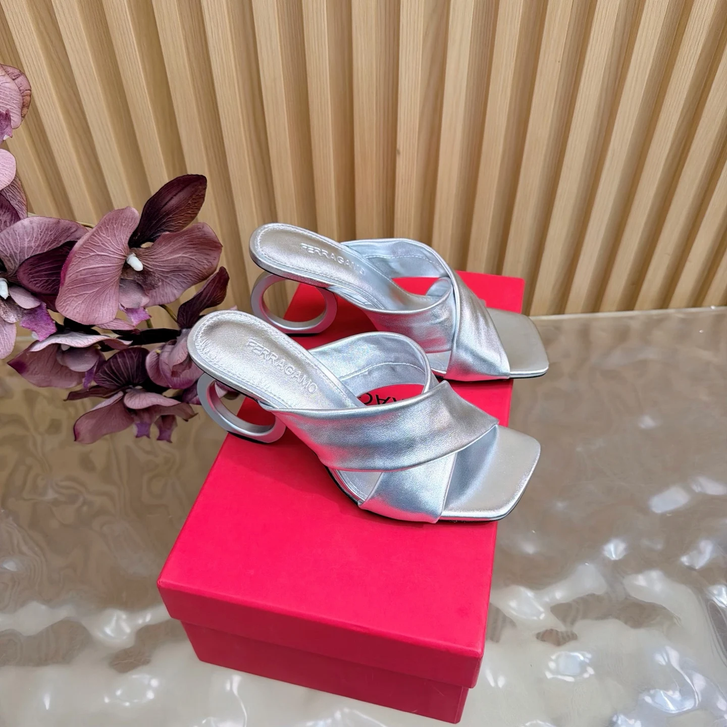 菲拉格慕 春夏新品意大利进口真皮凉鞋