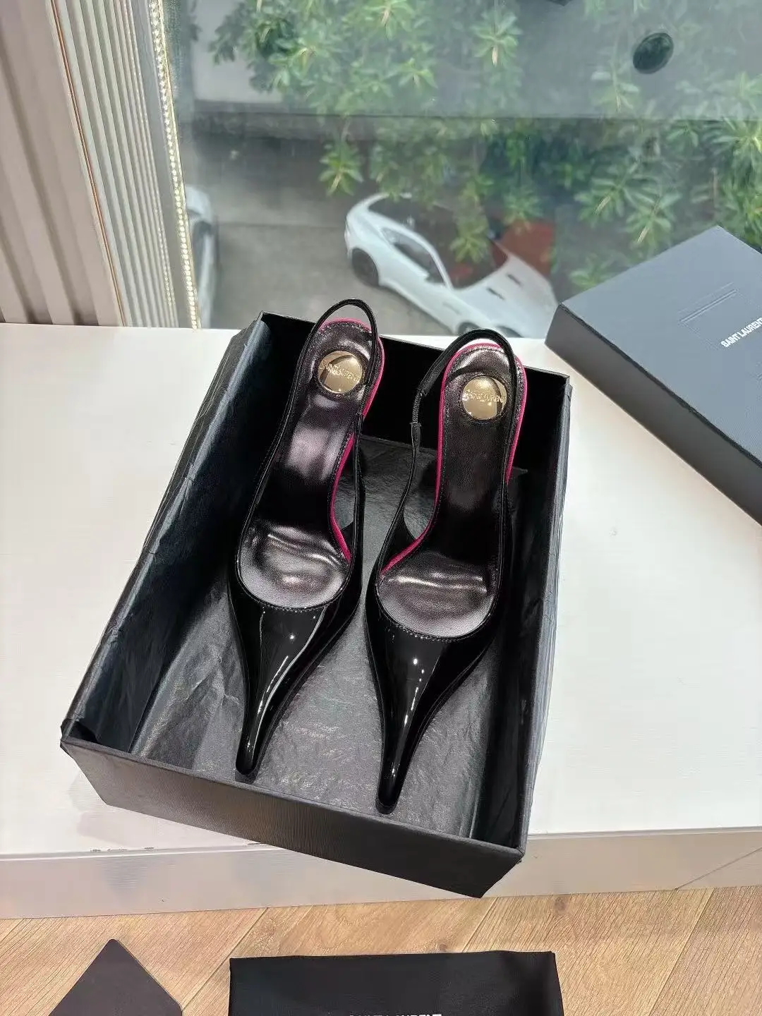 圣罗兰 Lee金属钻链条尖头高跟鞋 圣罗兰 Lee金属钻链条尖头高跟鞋