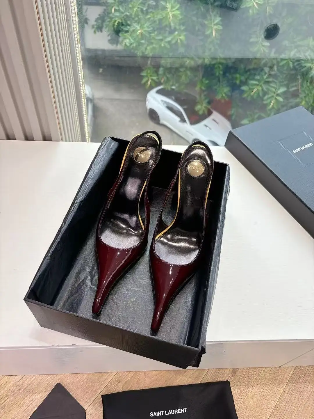 圣罗兰 Lee金属钻链条尖头高跟鞋 圣罗兰 Lee金属钻链条尖头高跟鞋