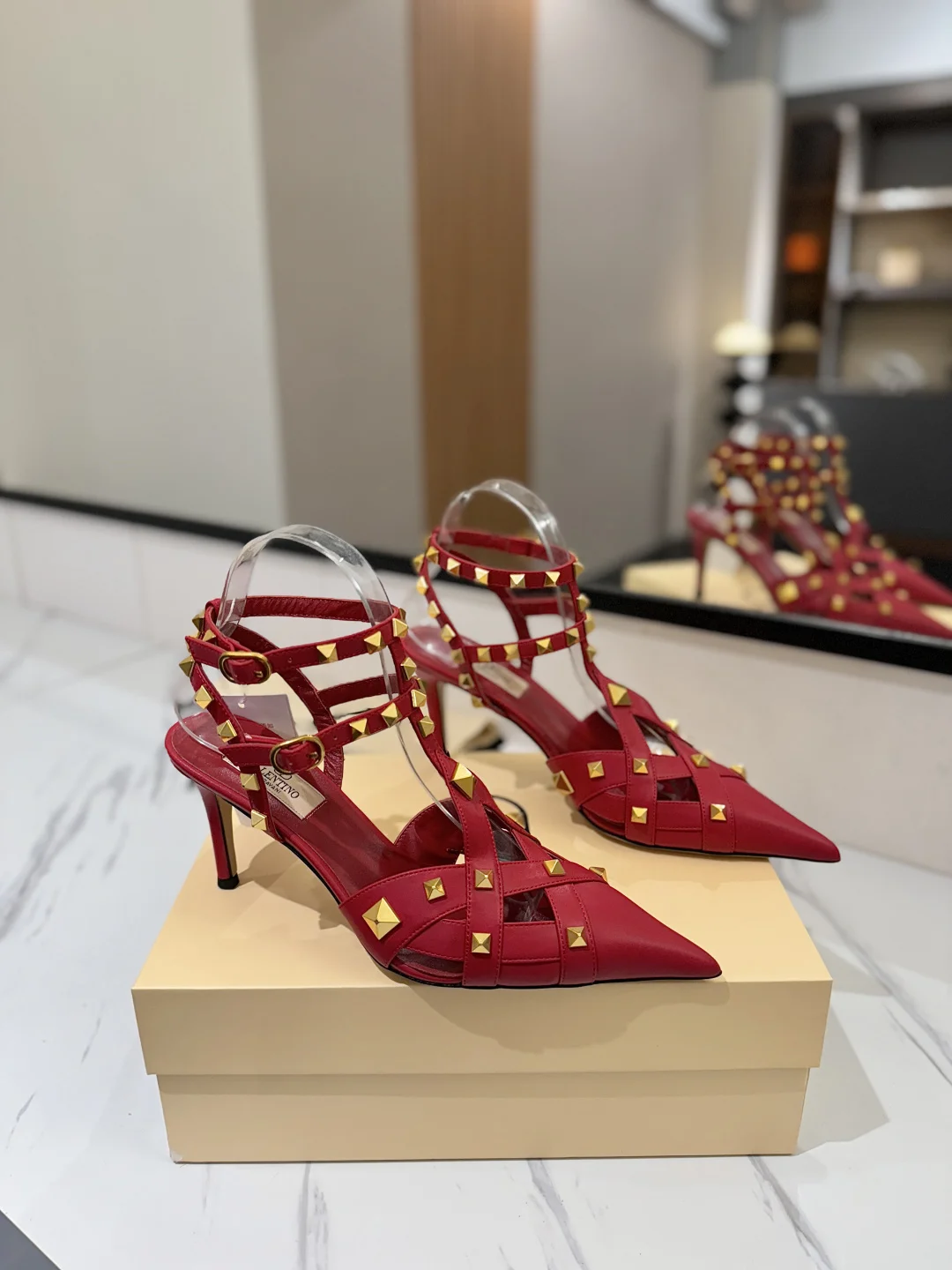 迪奥 2026新款尖头搭扣 细跟 高跟鞋