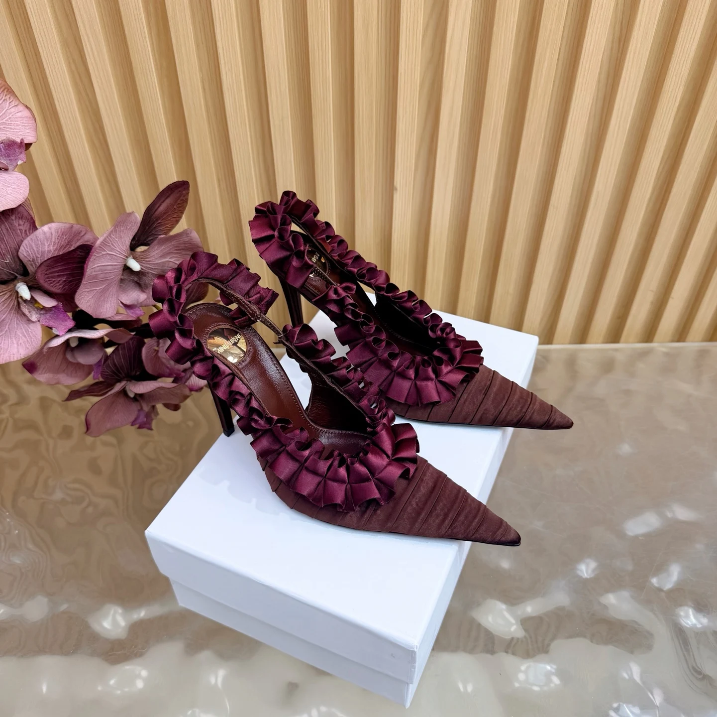 圣罗兰 圣罗兰Lee真丝 开花尖头高跟鞋