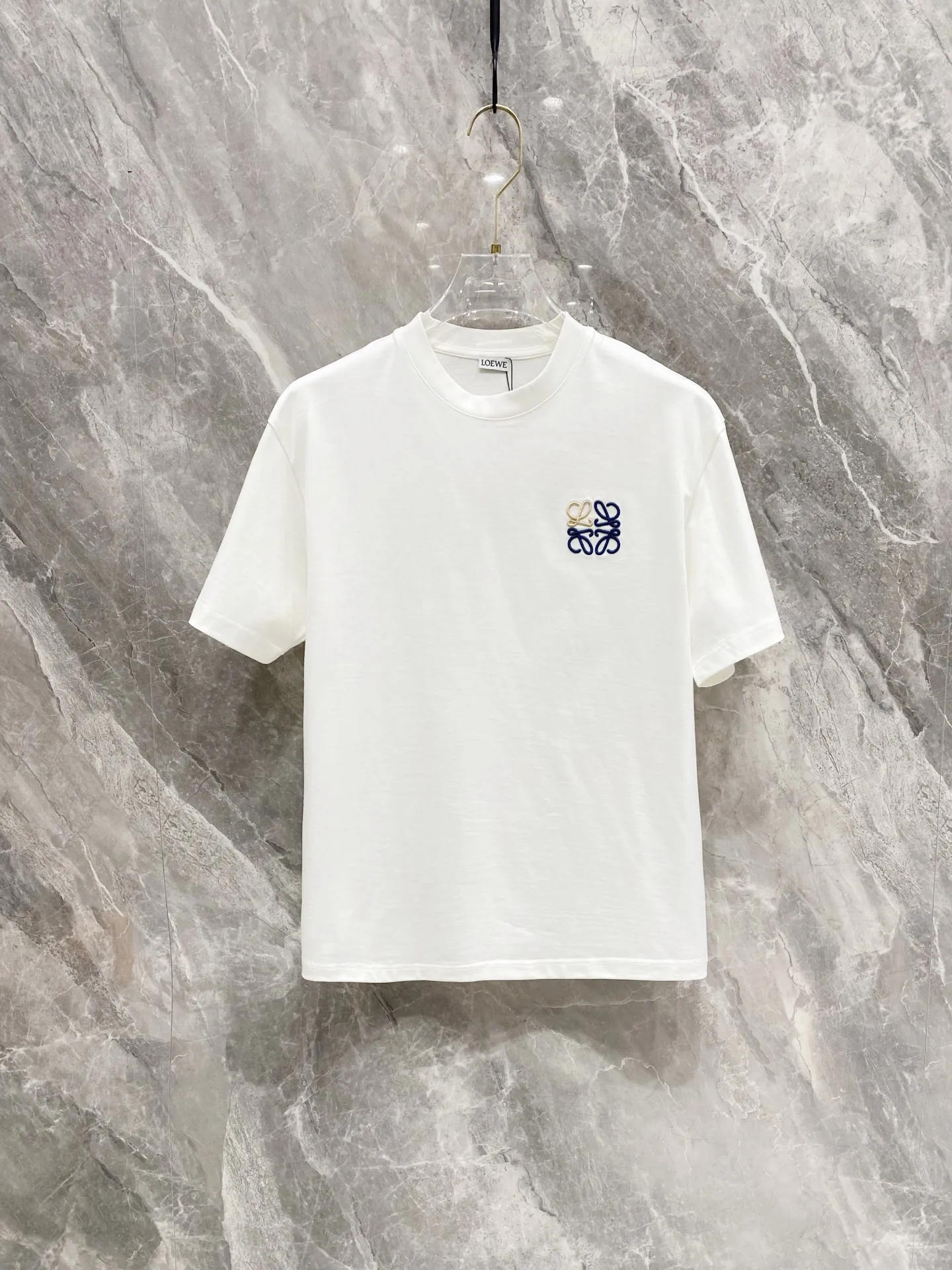 Loewe 2025 Spring/Summer New Collection Debut: Latest Boutique Short-Sleeve Crew Neck T-Shirt Loewe 2025 Spring/Summer New Collection Debut: Latest Boutique Short-Sleeve Crew Neck T-Shirt