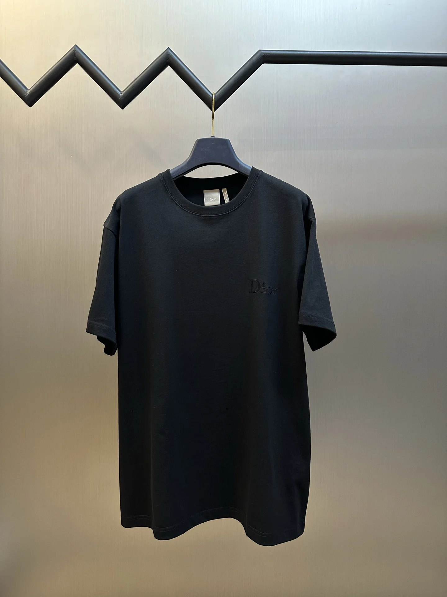 Dior 26 Summer Men s Clothing Collection Small Letter Embroidered Short Sleeve T-Shirt Dior 26 Summer Men s Clothing Collection Small Letter Embroidered Short Sleeve T-Shirt