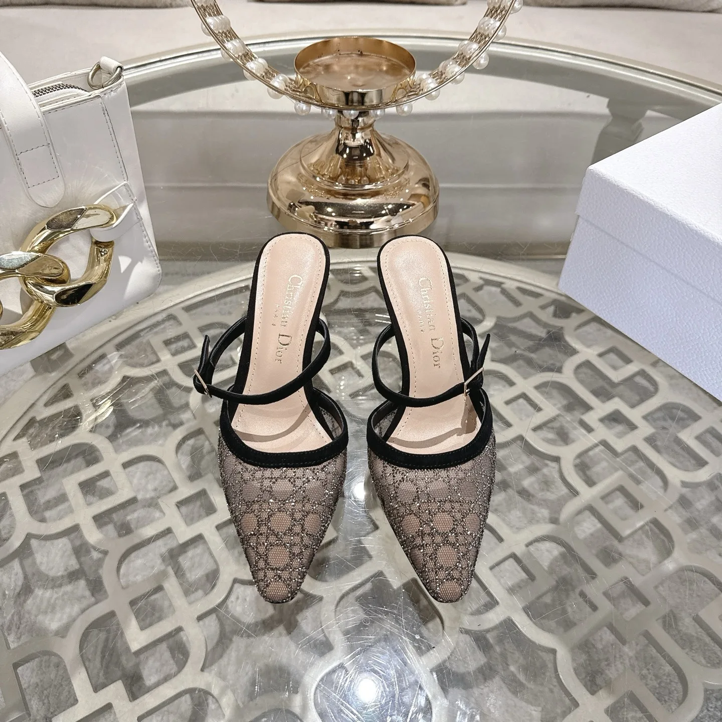 迪奥 2026𝐬𝐬 D家仙女百搭烫钻工艺猫跟跟鞋 迪奥 2026𝐬𝐬 D家仙女百搭烫钻工艺猫跟跟鞋