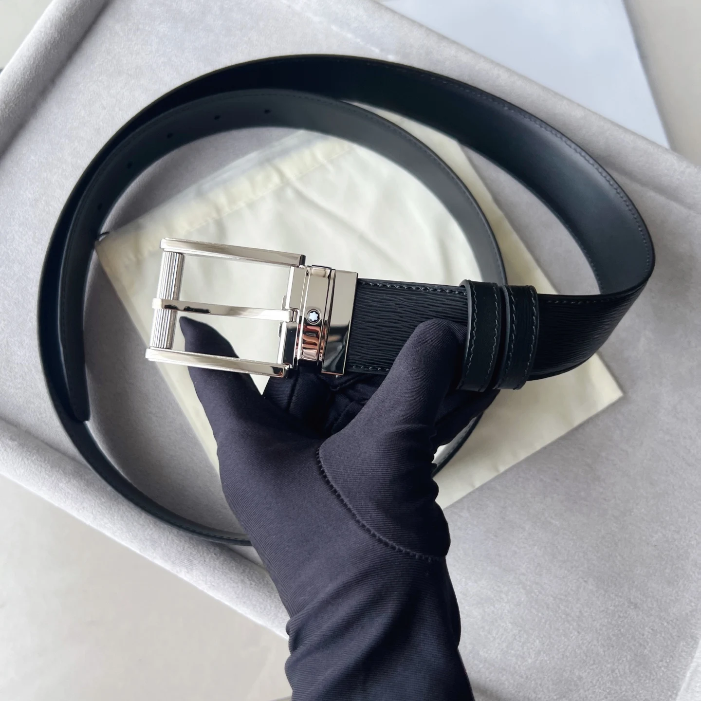 万宝龙 万宝龙方形带扣黑色蓝色腰带