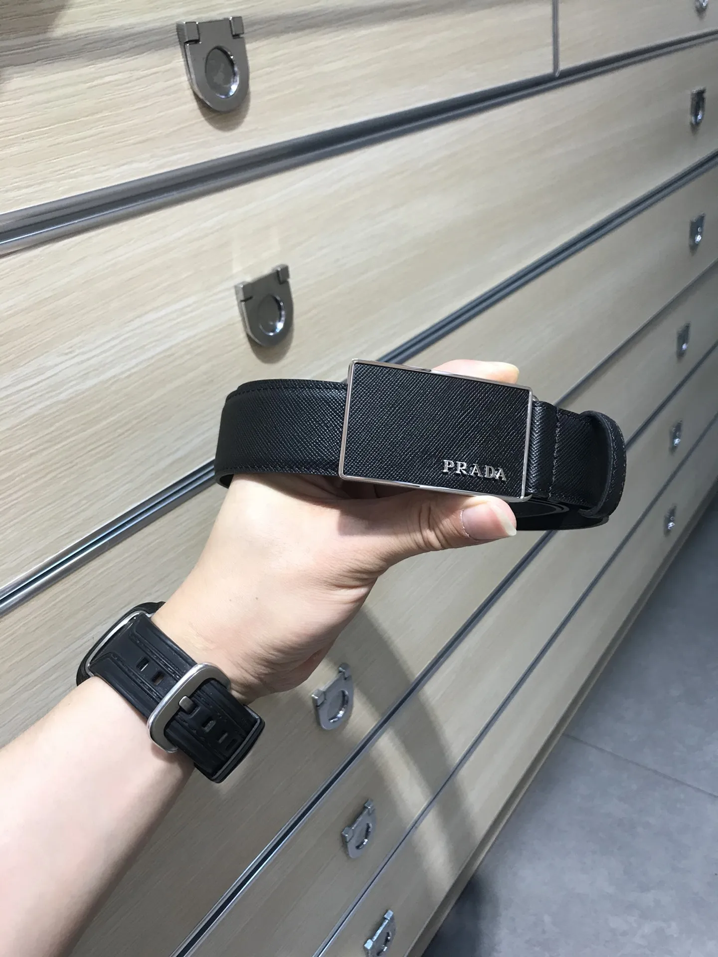 普拉达 普拉达原单双面进口头层男士牛皮带 普拉达 普拉达原单双面进口头层男士牛皮带