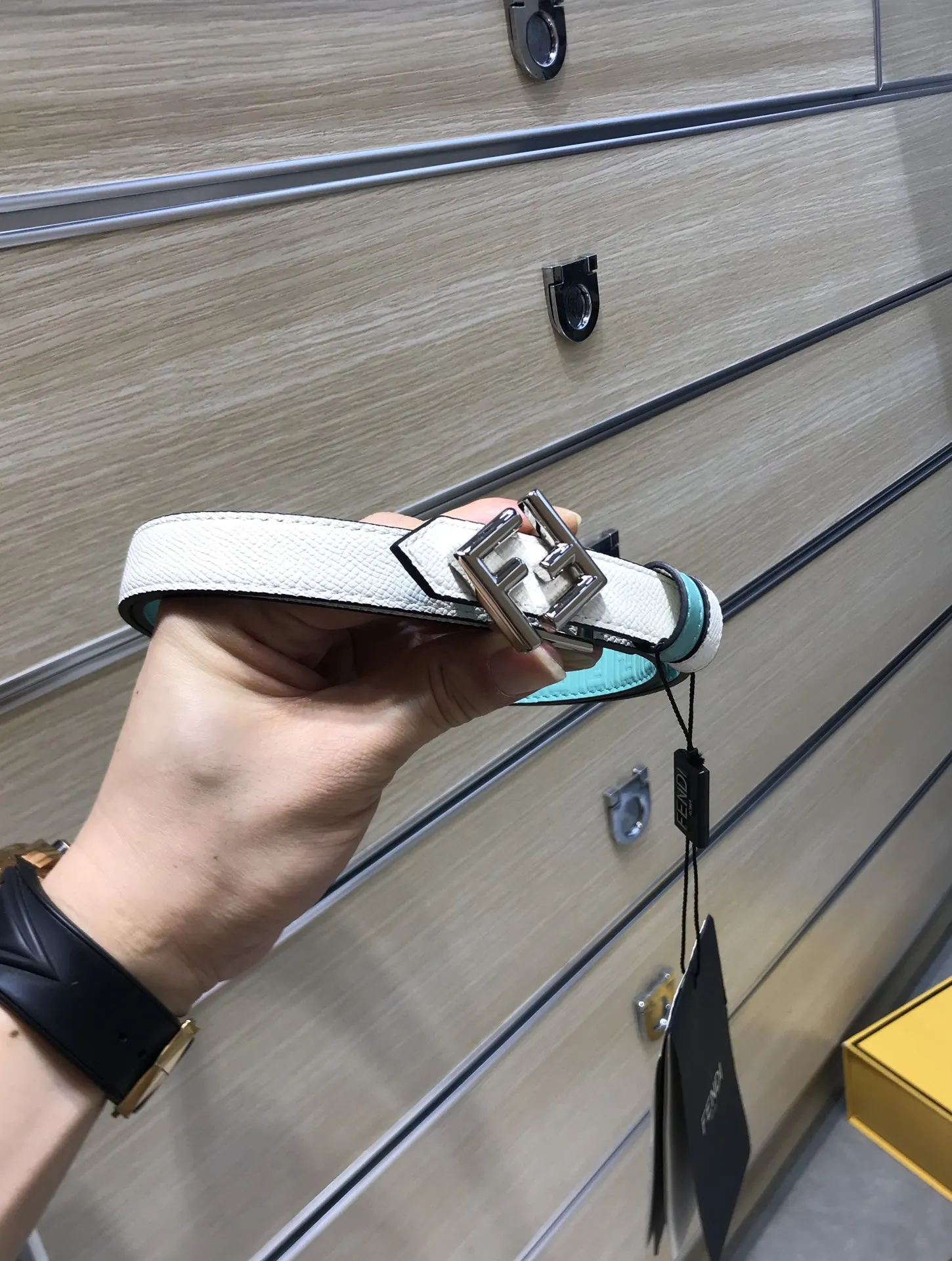 芬迪 FD原单进口双面头层女士牛皮腰带 芬迪 FD原单进口双面头层女士牛皮腰带