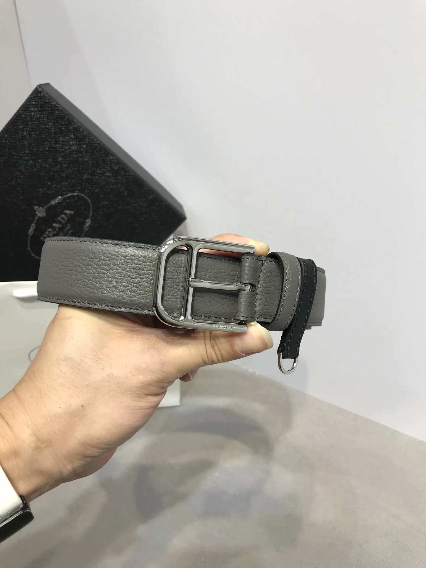 普拉达 普拉达原单双面进口头层男士牛皮带 普拉达 普拉达原单双面进口头层男士牛皮带