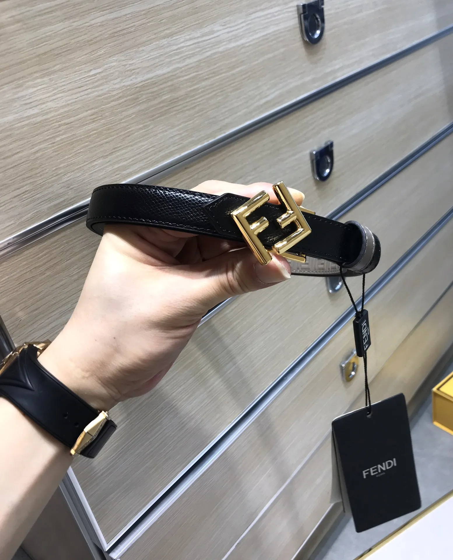 芬迪 FD原单进口双面头层女士牛皮腰带 芬迪 FD原单进口双面头层女士牛皮腰带