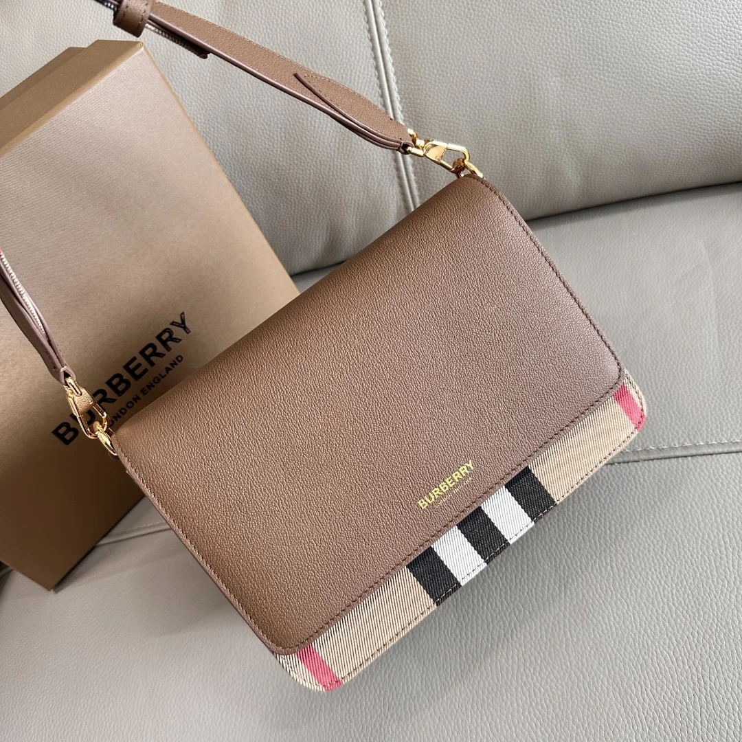 巴宝莉 025158  B家最新格纹挎包  斜挎包