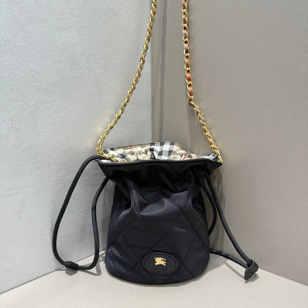 巴宝莉 4481 柔软立挺的 Horseshoe 收纳袋 双肩包