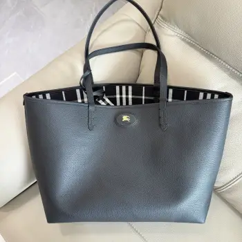 Reversible Bloomsbury Tote Bag Replica Burberry womens bags