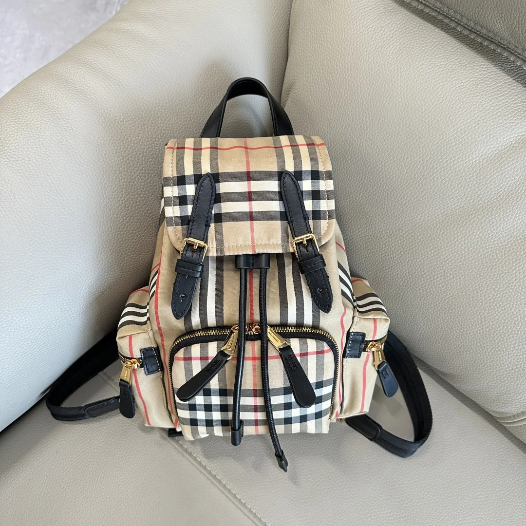 巴宝莉 1641 Rucksack军旅背包 双肩包