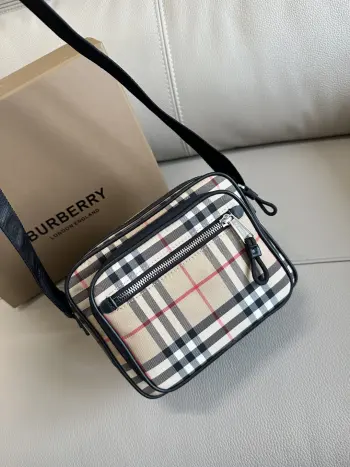 1521 B家精巧的斜背包 斜挎包 高仿巴宝莉女包