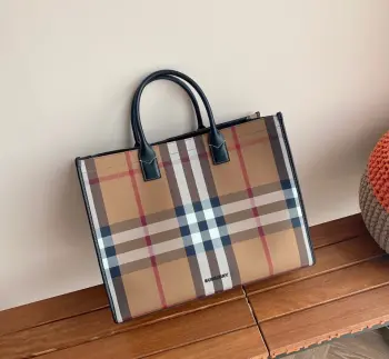 The latest plaid fabric interior imported leather bag from Brand B, crossbody bag. Replica Burberry womens bags