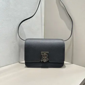 3311  B家最新版型立挺粒纹皮革包 斜挎包 高仿巴宝莉女包