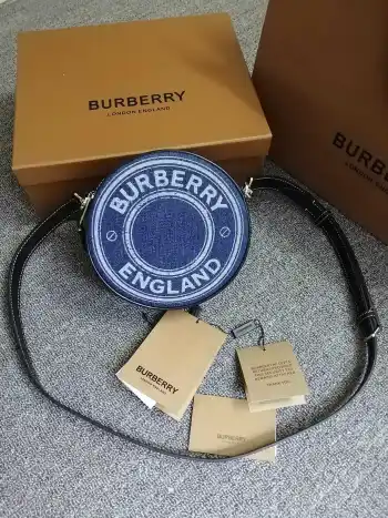 90222 B家最新精巧的圆形包  斜挎包 高仿巴宝莉女包