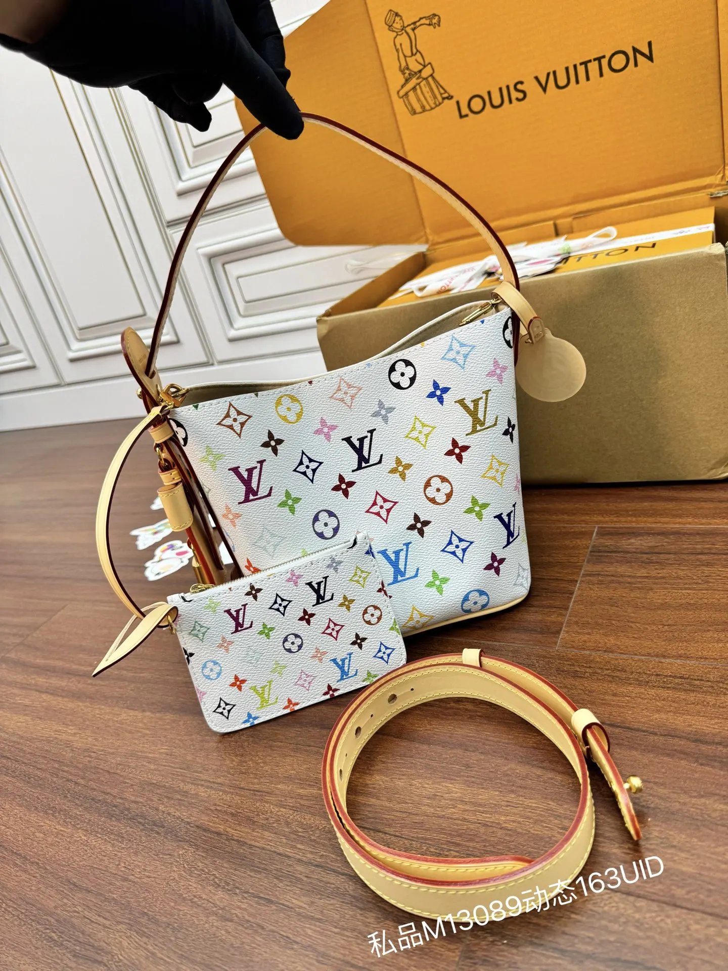 LV M13089动态电子芯片菱形面料包 肩背包 LV M13089动态电子芯片菱形面料包 肩背包