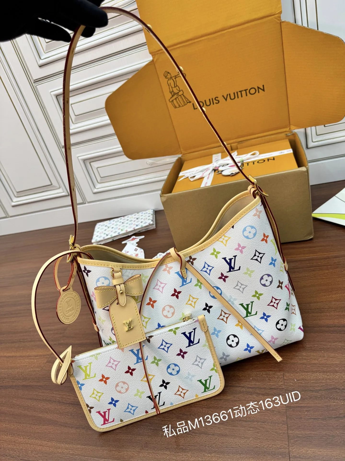 LV M13661 动态电子芯片菱形面料包 肩背包 LV M13661 动态电子芯片菱形面料包 肩背包