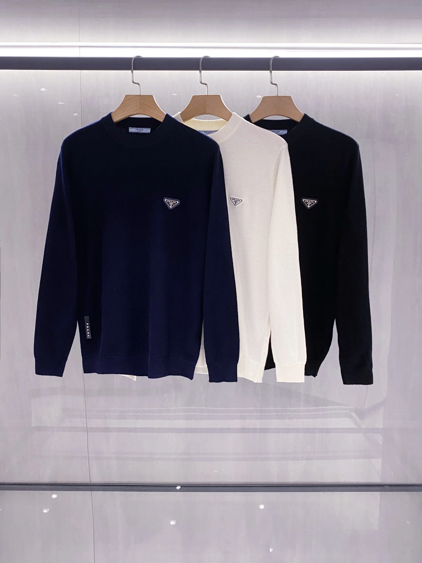 普拉达 纯羊毛羊绒混纺面料针织圆领毛衣