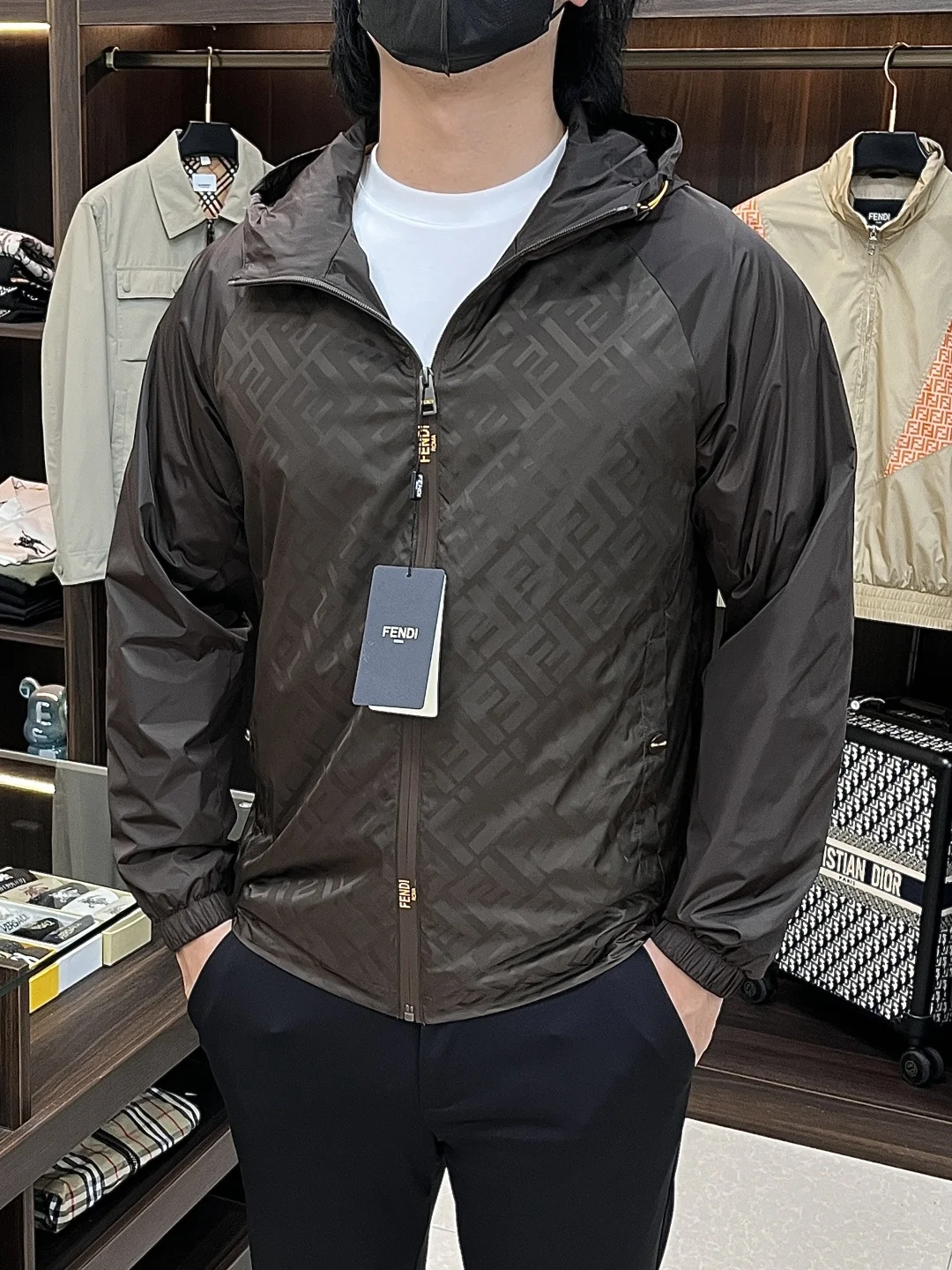 芬迪 2026ss春季新款连帽夹克外套 芬迪 2026ss春季新款连帽夹克外套