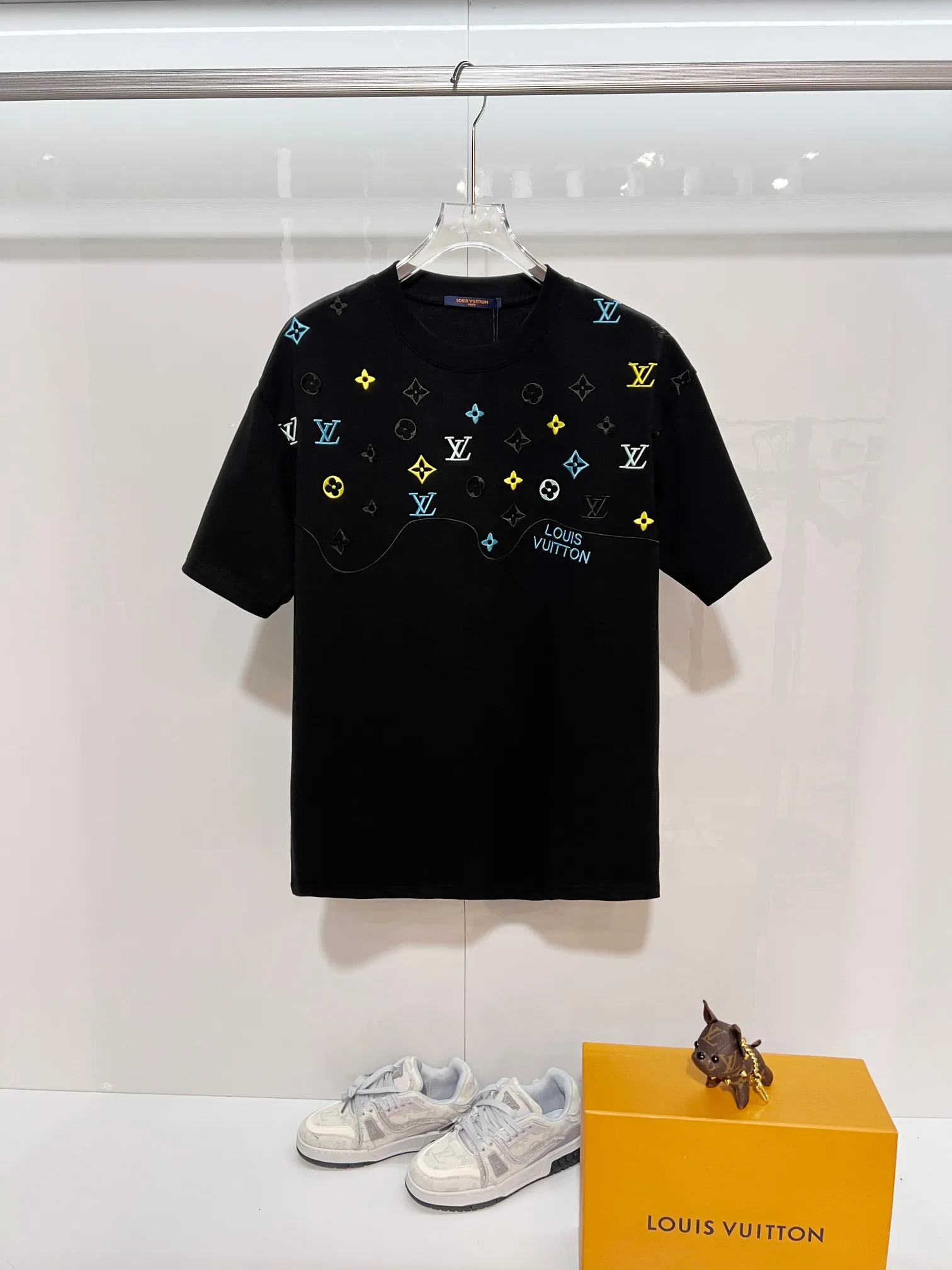 LV 刺绣圆领短袖T恤 LV 刺绣圆领短袖T恤