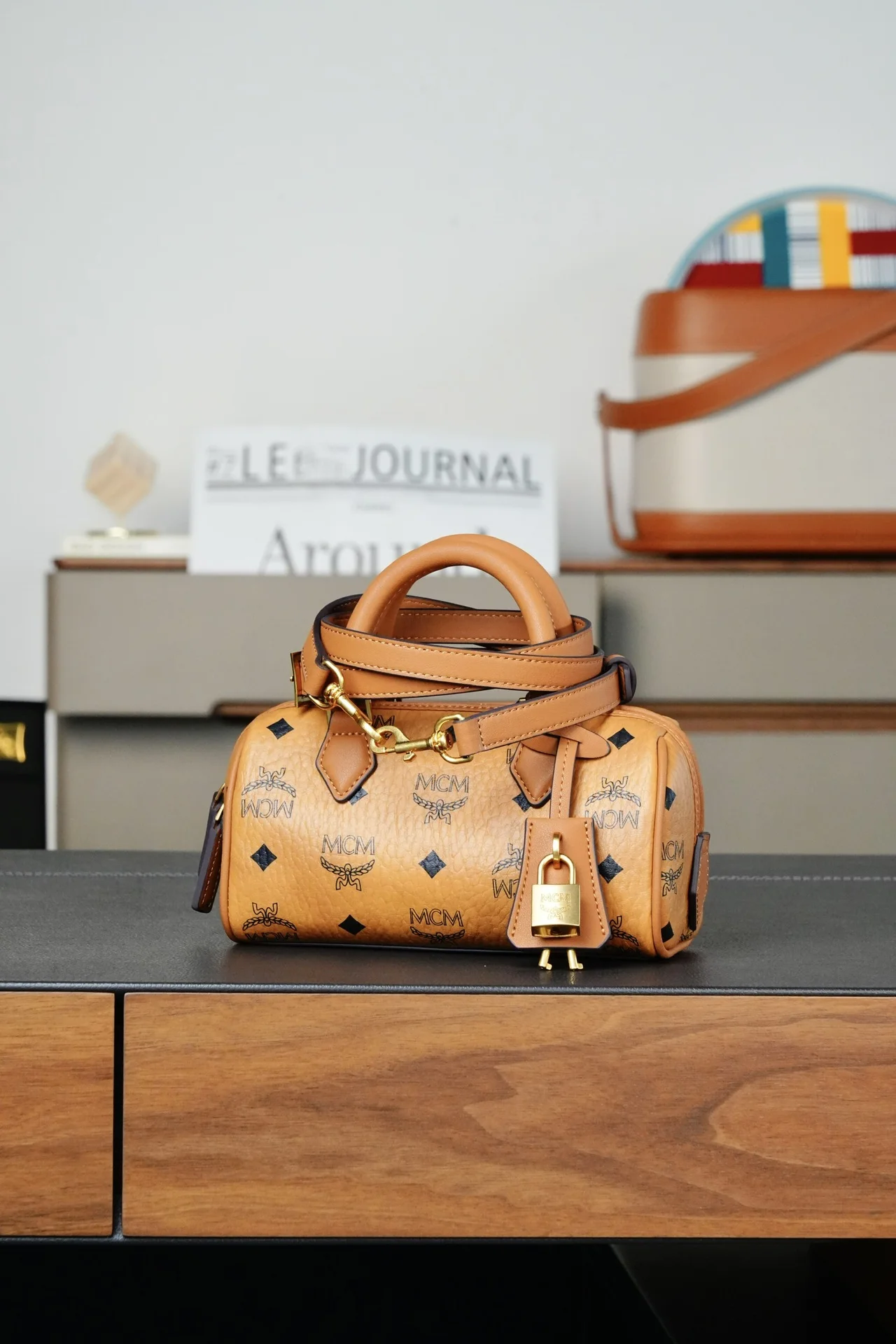 MCM MWPCSVI01CO001 𝙈𝘾𝙈 𝙀𝙡𝙡𝙖 𝙑𝙞𝙨𝙚𝙩𝙤𝙨干邑色𝙈𝙞𝙣𝙞 波士顿挂锁包 斜挎包