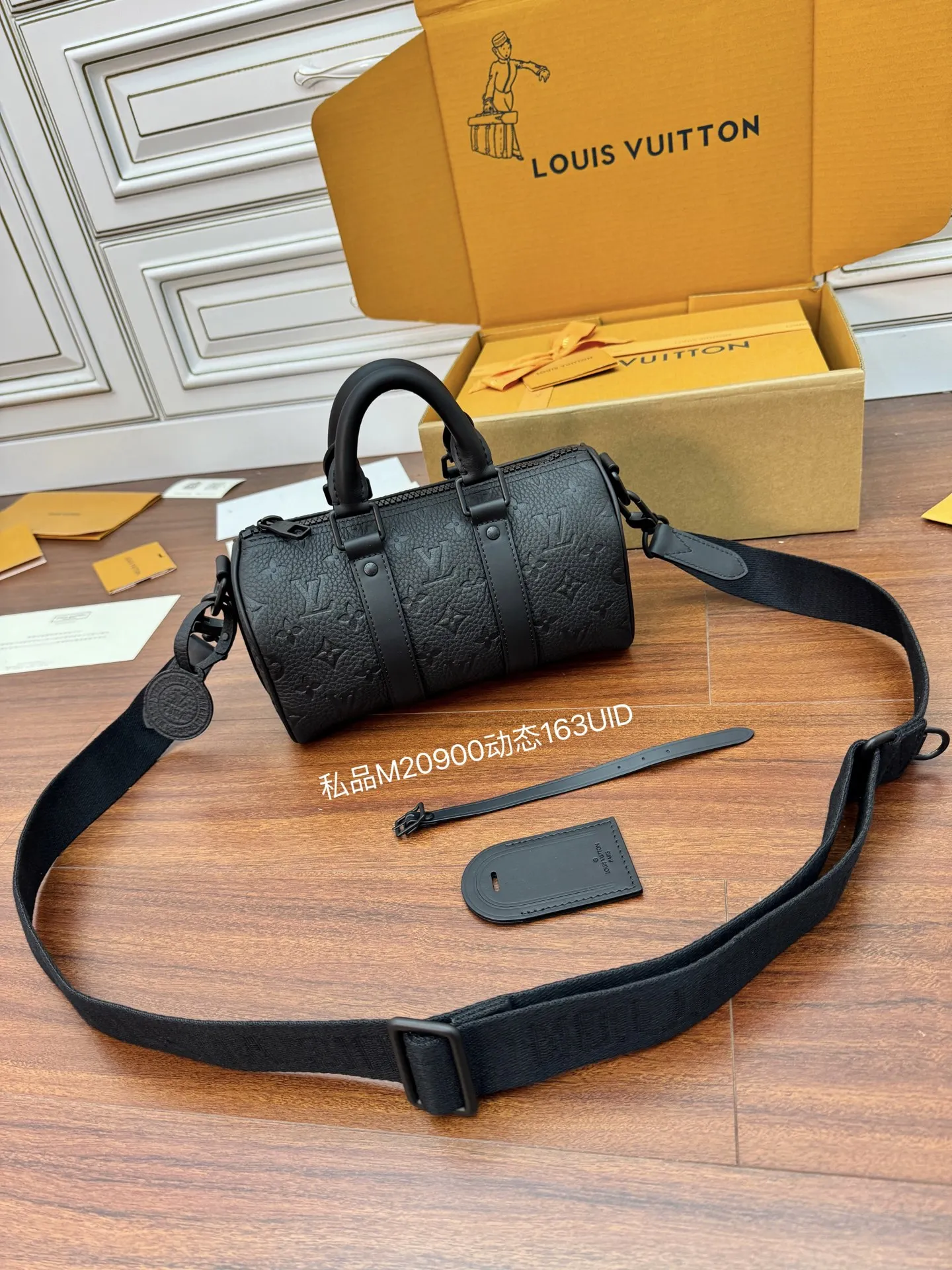 LV M20900 动态电子芯片菱形面料女士包 斜挎包