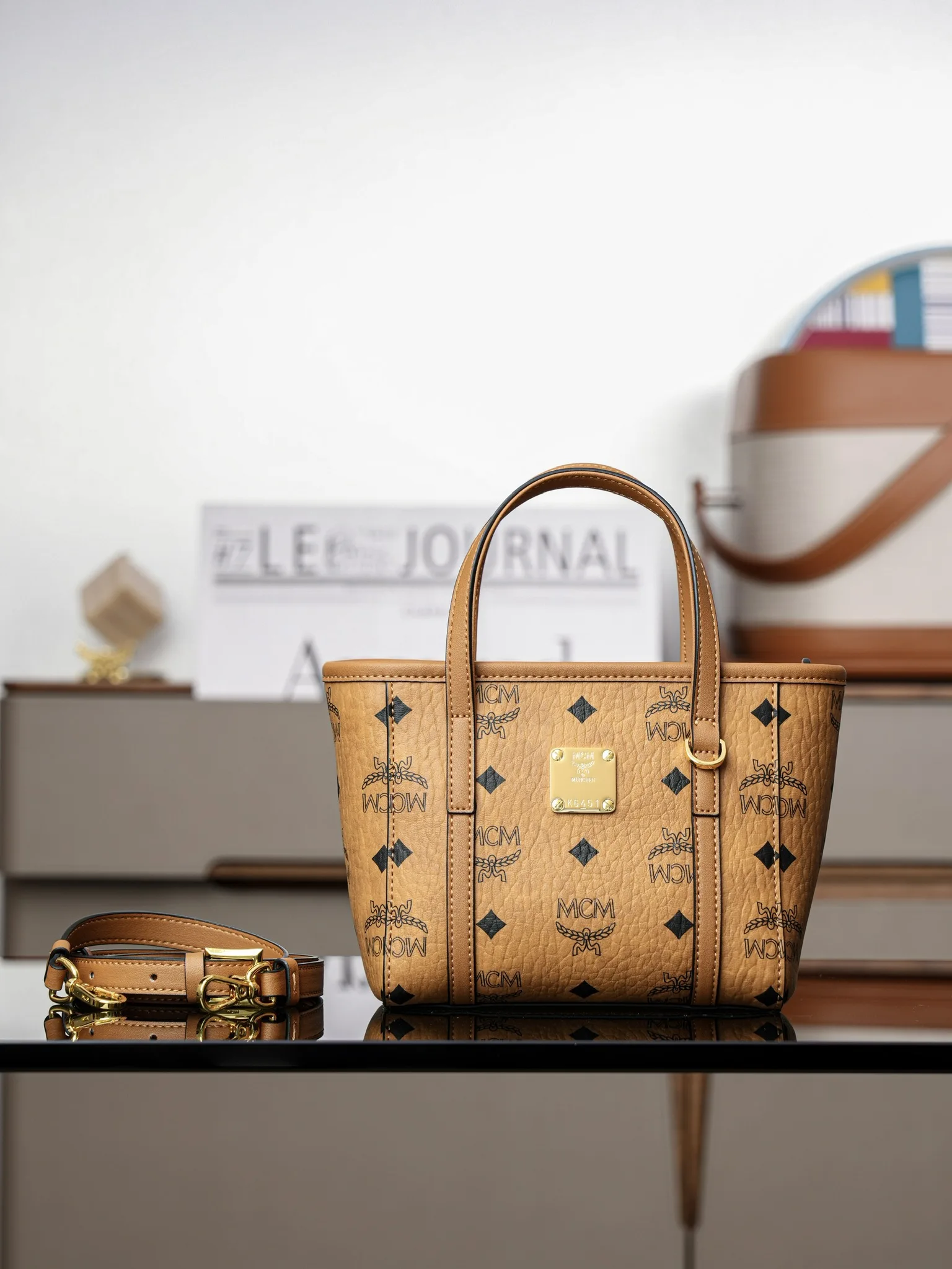 MCM MWPFSMT03CO001 𝙈𝘾𝙈 𝘼𝙧𝙚𝙣 𝙃𝙤𝙗𝙤新款肩背包 斜挎包 MCM MWPFSMT03CO001 𝙈𝘾𝙈 𝘼𝙧𝙚𝙣 𝙃𝙤𝙗𝙤新款肩背包 斜挎包