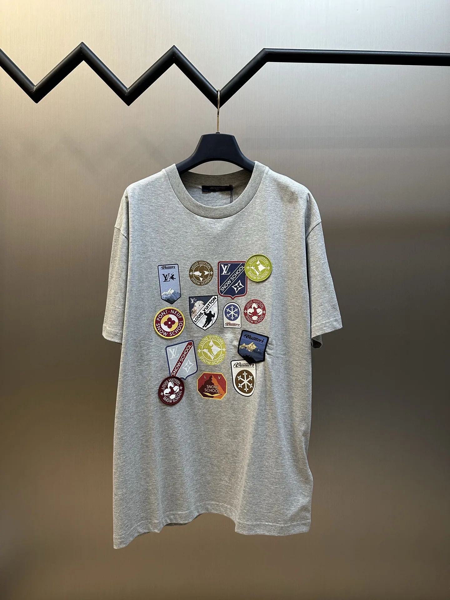 LV 针织印花贴章仔短袖