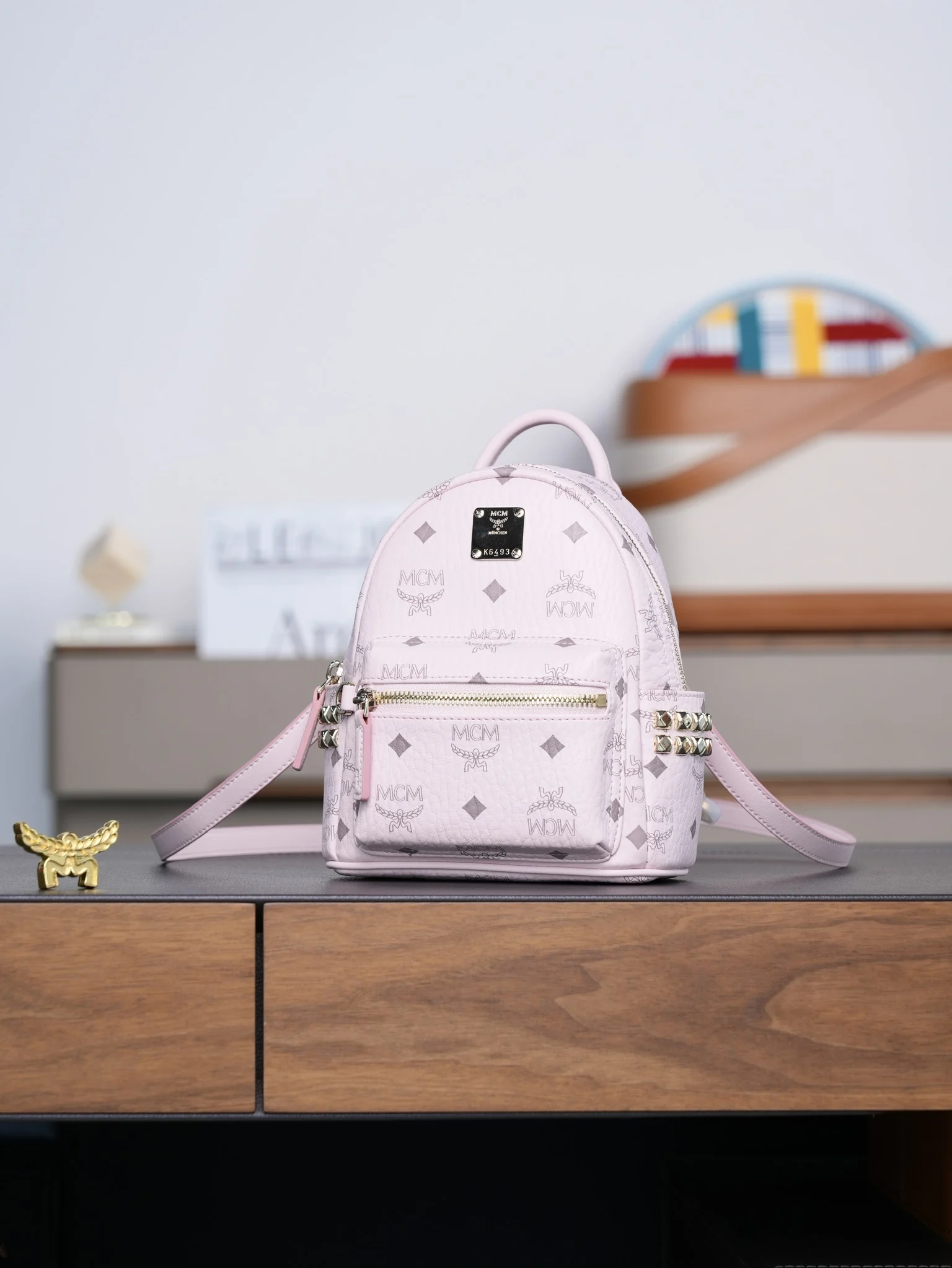 MCM MMK6SVE92CO001 𝗠𝗖𝗠 𝗦𝘁𝗮𝗿𝗸 𝗩𝗶𝘀𝗲𝘁𝗼𝘀轻雾粉印花背包 双肩包