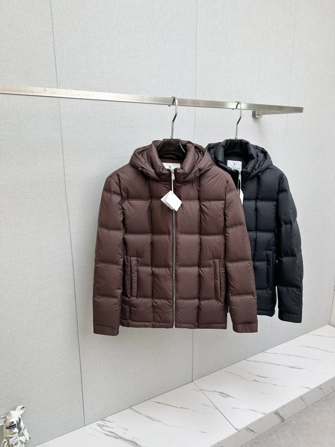 布鲁内洛库奇内利 纯色连帽羽绒夹克外套 布鲁内洛库奇内利 纯色连帽羽绒夹克外套