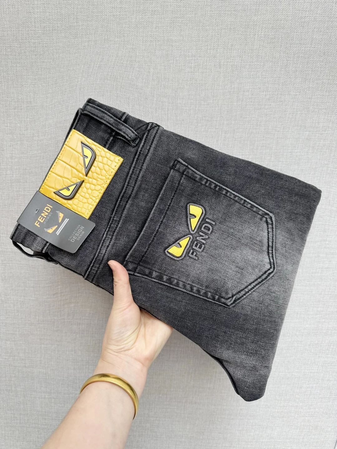 芬迪 专柜同步顶级印花水洗牛仔裤 芬迪 专柜同步顶级印花水洗牛仔裤