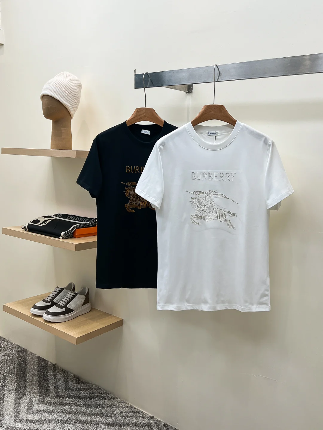 巴宝莉 巴宝莉 马术骑士刺绣棉质针织圆领短袖T恤