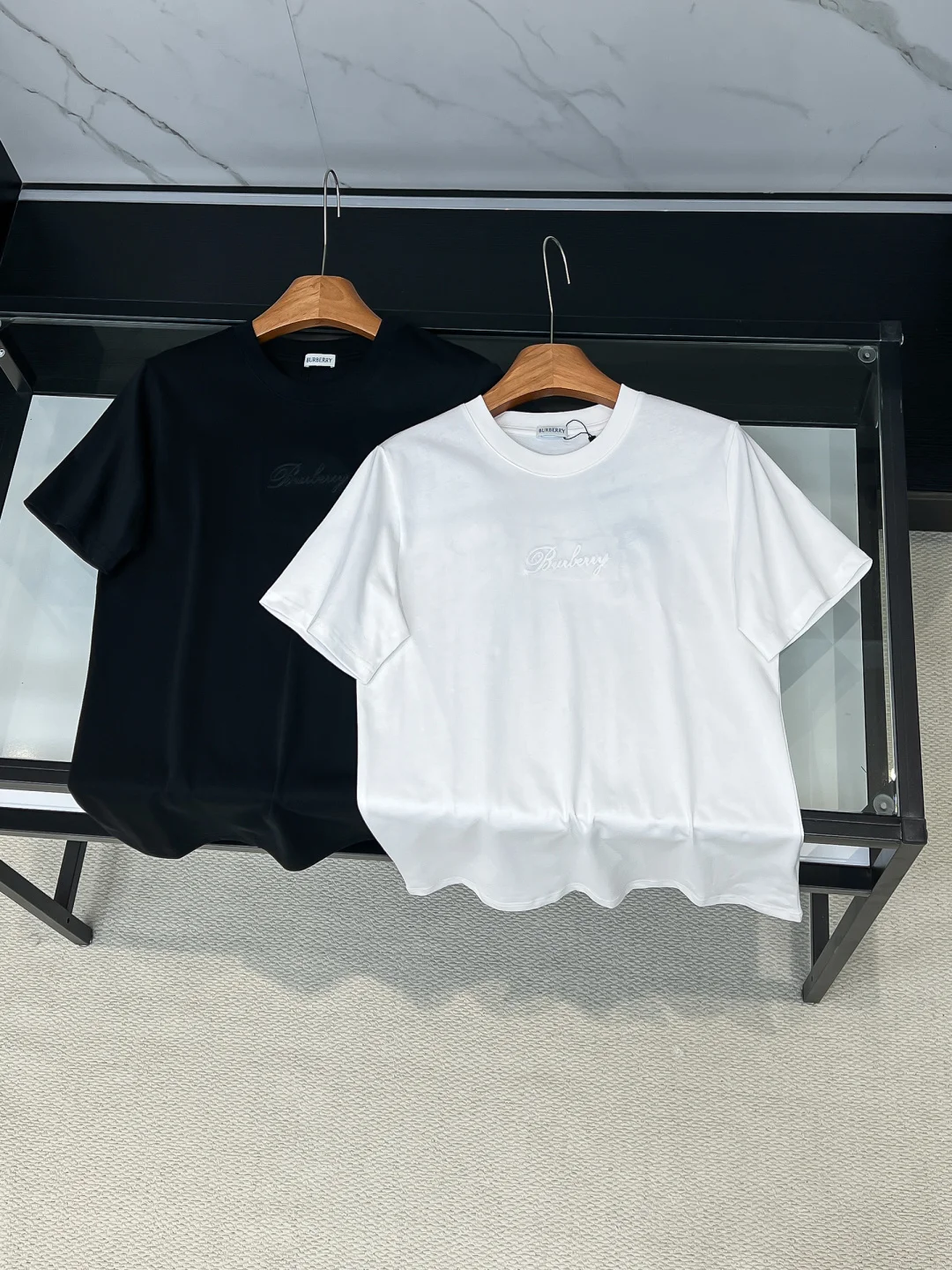 巴宝莉  BUR春夏手工贴布绣加高密度包边刺绣圆领短袖