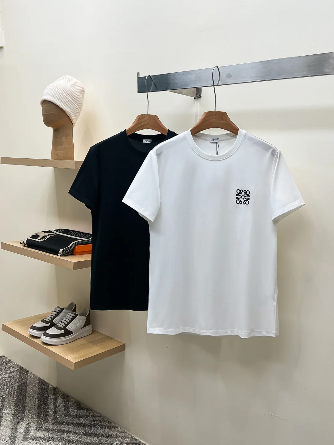 罗意威 Loew春夏立体刺绣 短袖T恤 罗意威 Loew春夏立体刺绣 短袖T恤